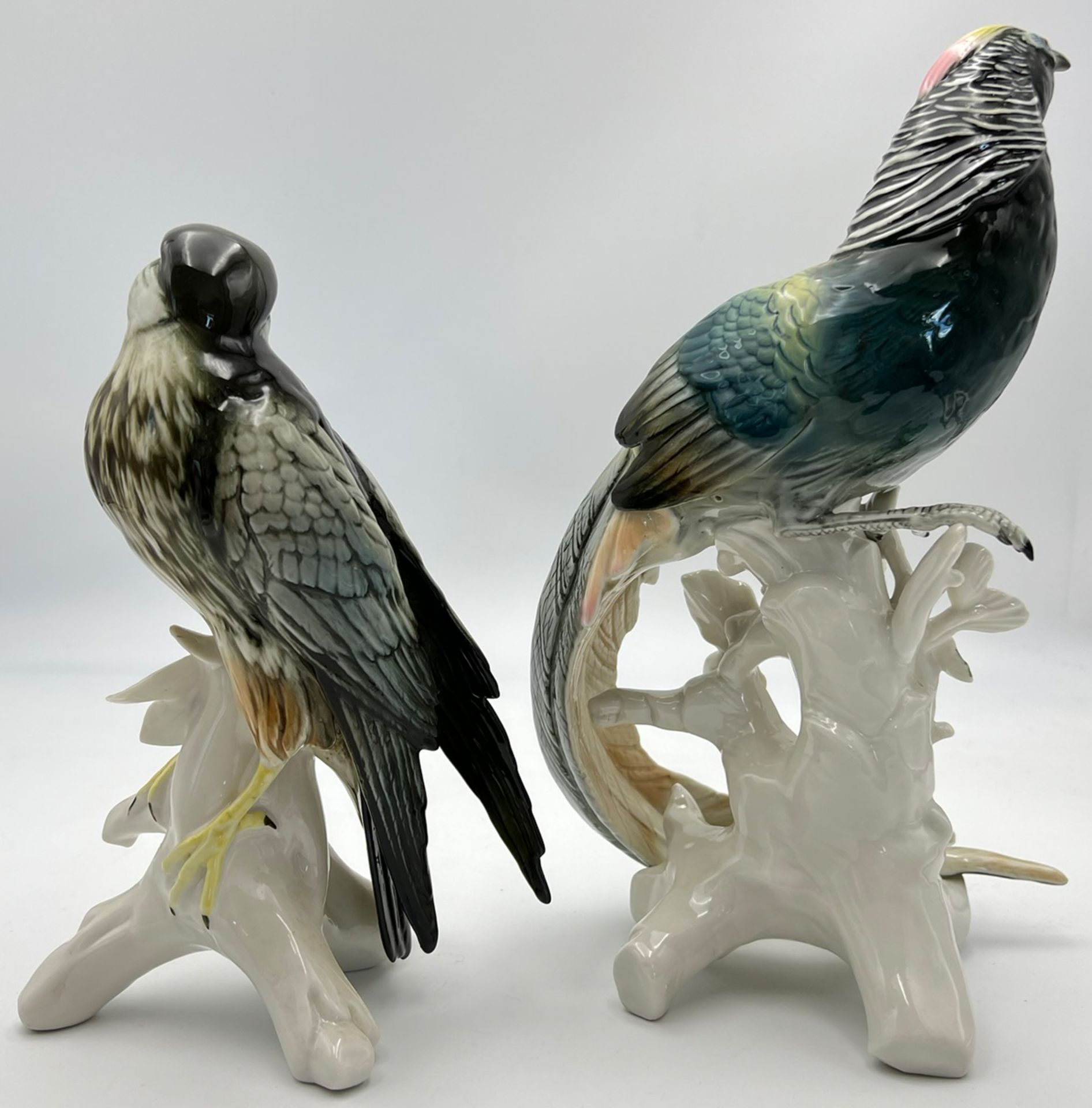 Zwei Vogelfiguren. Karl Ens Volkstedt. Baumfalke und Fasan. - Bild 4 aus 13