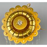 Brosche bzw. Anhänger in Blütenform 585 Gelbgold mit einem Brillant von circa 0.15 ct.