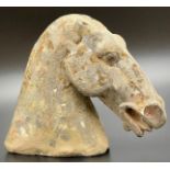Pferdekopf. China. Han-Dynastie (206. v. Chr. - 220 n. Chr.).