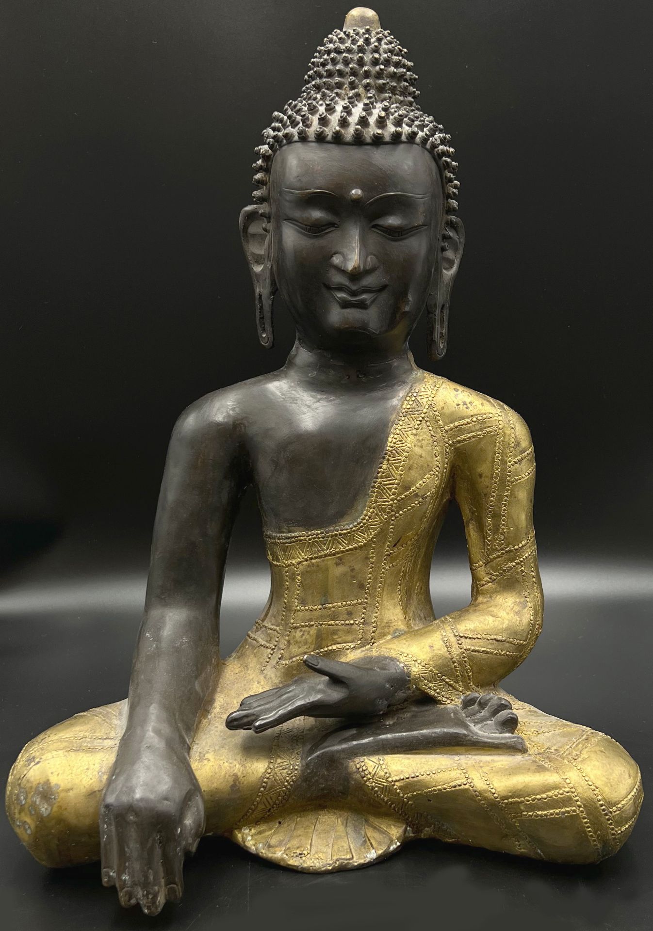 Sitzender Buddha. 19. / 20. Jahrhundert. Südasien.