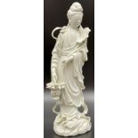 Figur der Göttin Guanyin. Dehua- Porzellan. China, 20. Jahrhundert.