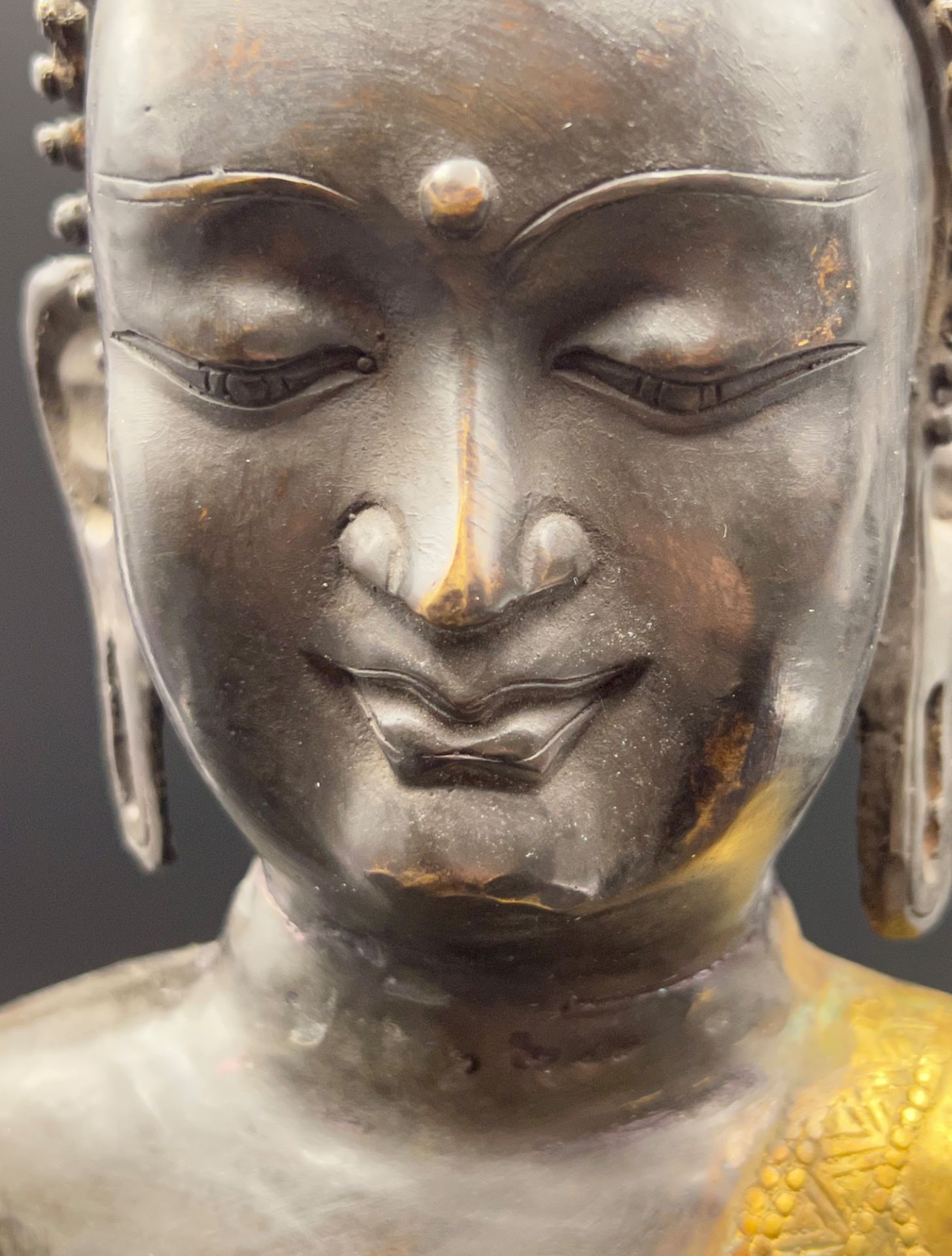 Sitzender Buddha. 19. / 20. Jahrhundert. Südasien. - Bild 16 aus 17