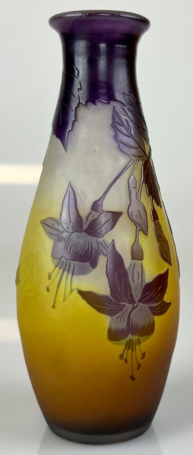 Émile GALLÉ (1846 - 1904). Vase mit Fuchsien. Um 1900. - Image 5 of 11