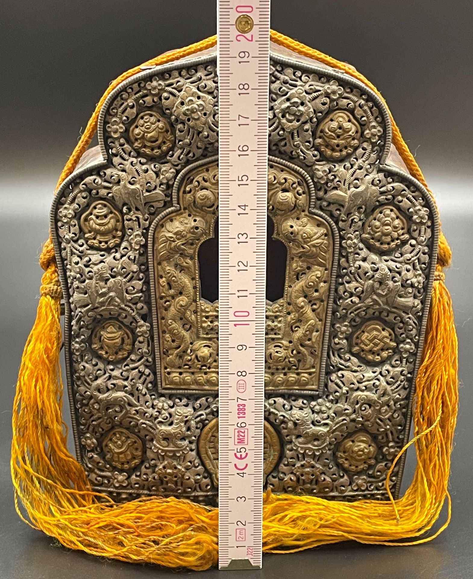 Reisealtar bzw. Gau. Tibet / Nepal. Wohl 18./19. Jahrhundert. - Bild 13 aus 13