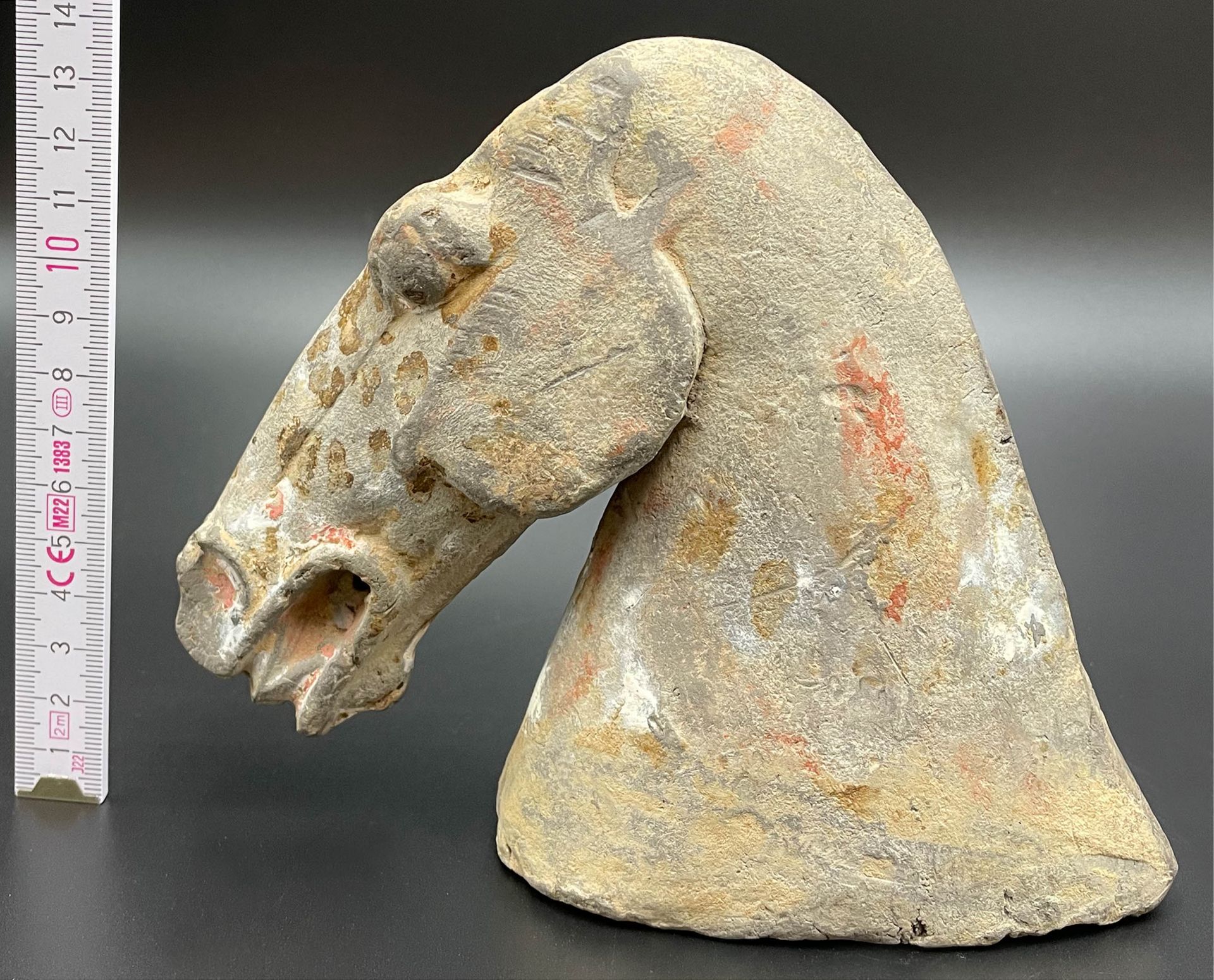 Pferdekopf. China. Han-Dynastie (206. v. Chr. - 220 n. Chr.). - Bild 12 aus 12