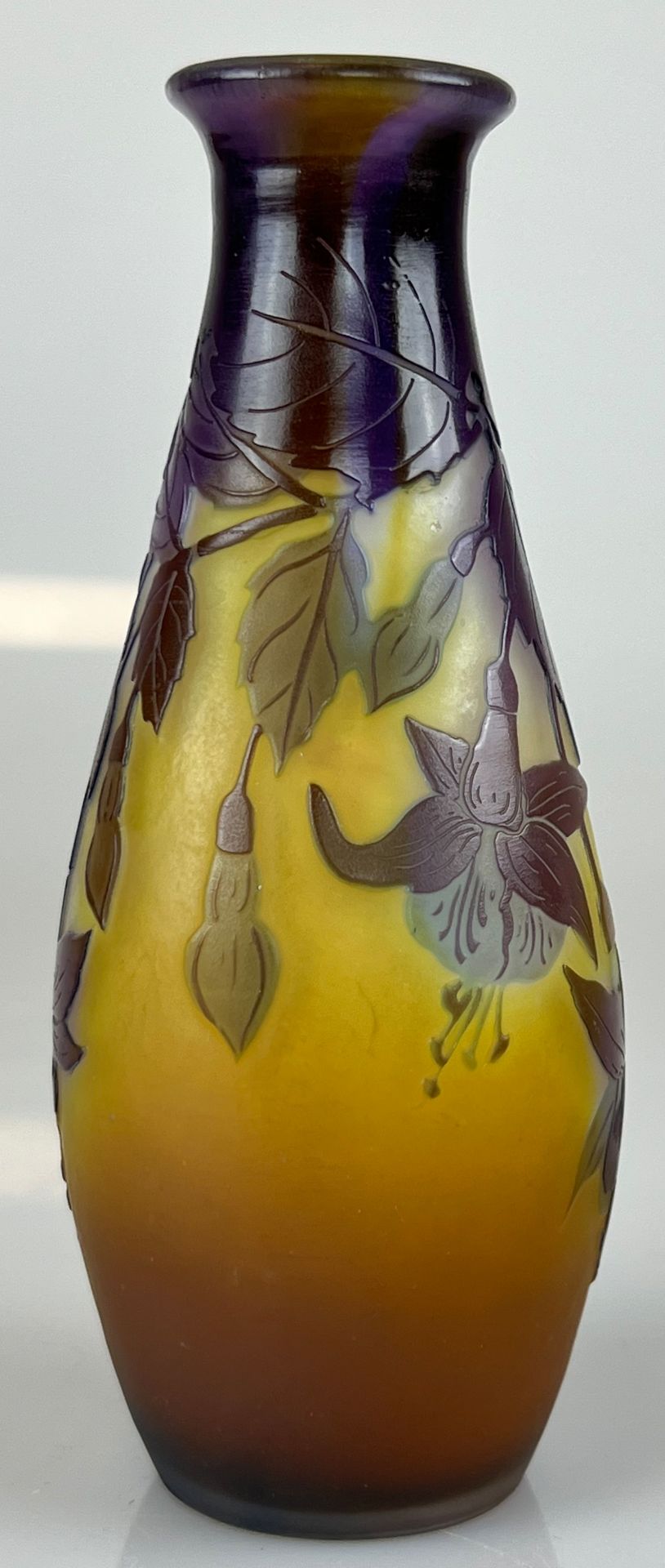 Émile GALLÉ (1846 - 1904). Vase mit Fuchsien. Um 1900. - Image 2 of 11
