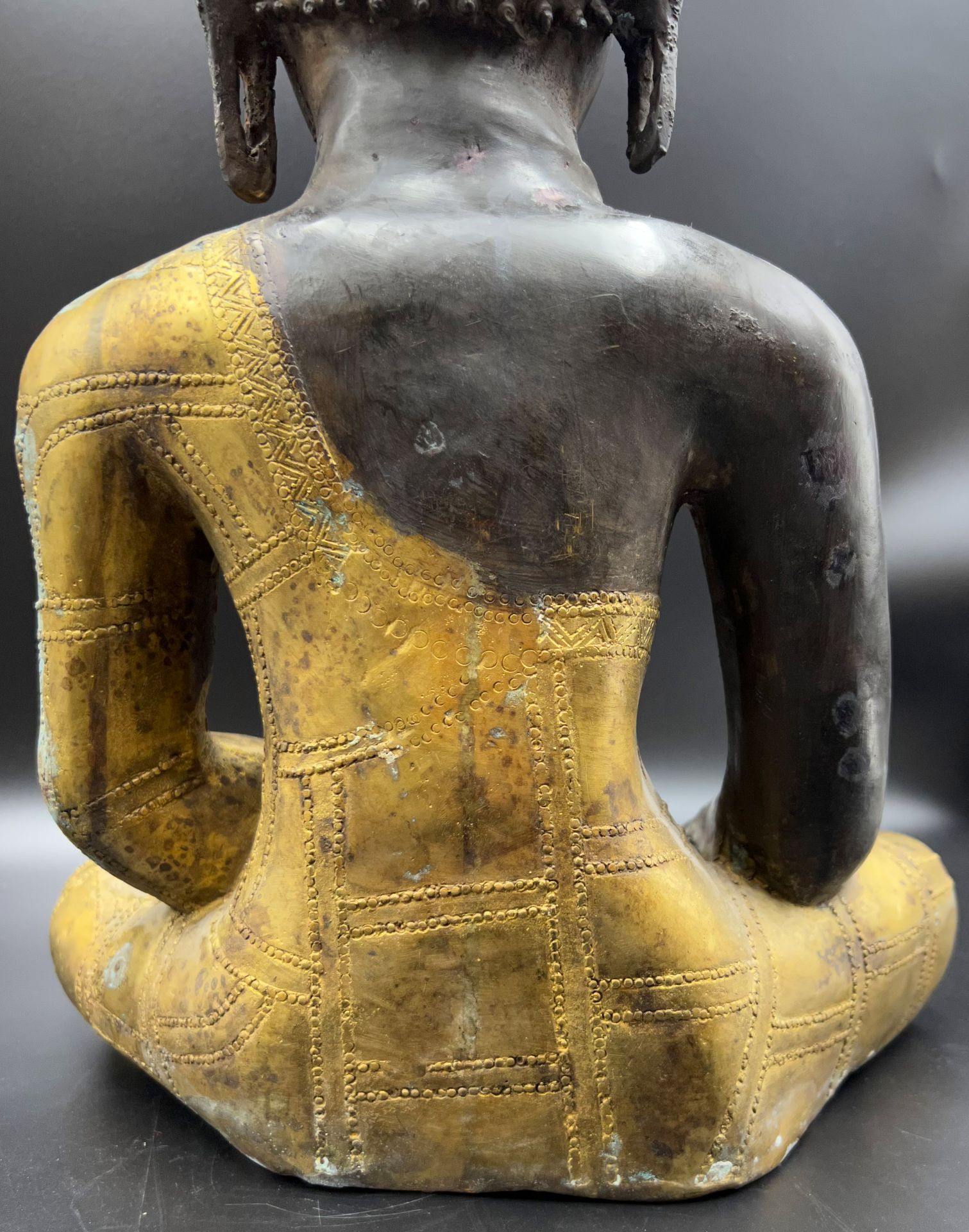 Sitzender Buddha. 19. / 20. Jahrhundert. Südasien. - Bild 9 aus 17