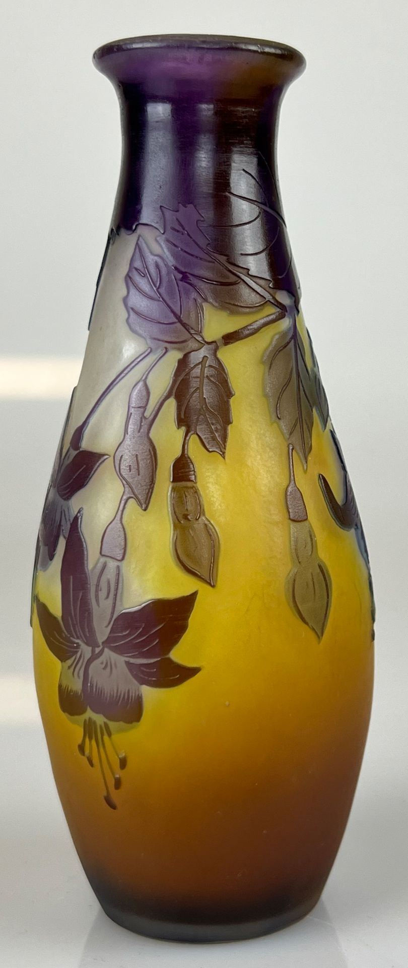 Émile GALLÉ (1846 - 1904). Vase mit Fuchsien. Um 1900. - Image 6 of 11