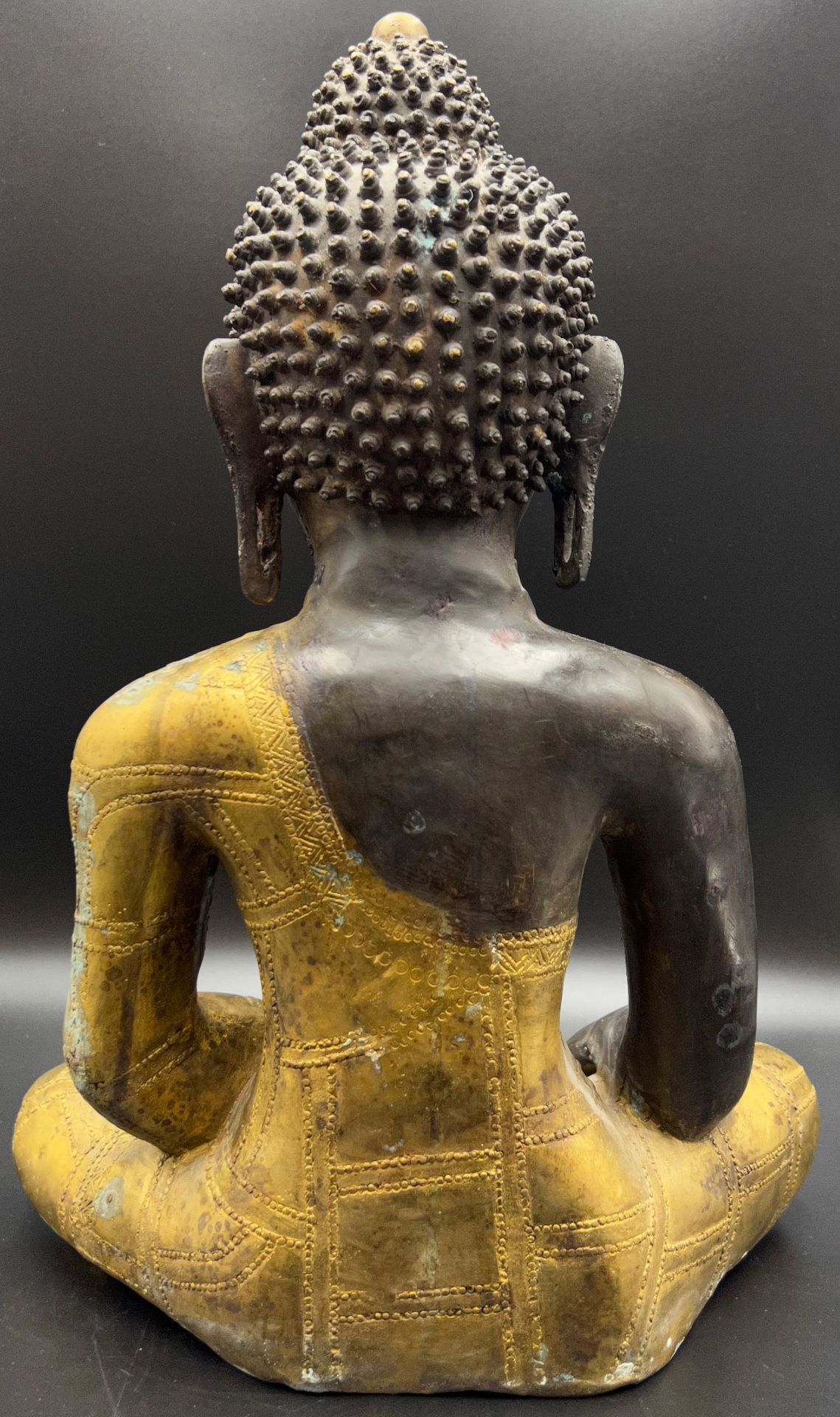 Sitzender Buddha. 19. / 20. Jahrhundert. Südasien. - Bild 3 aus 17