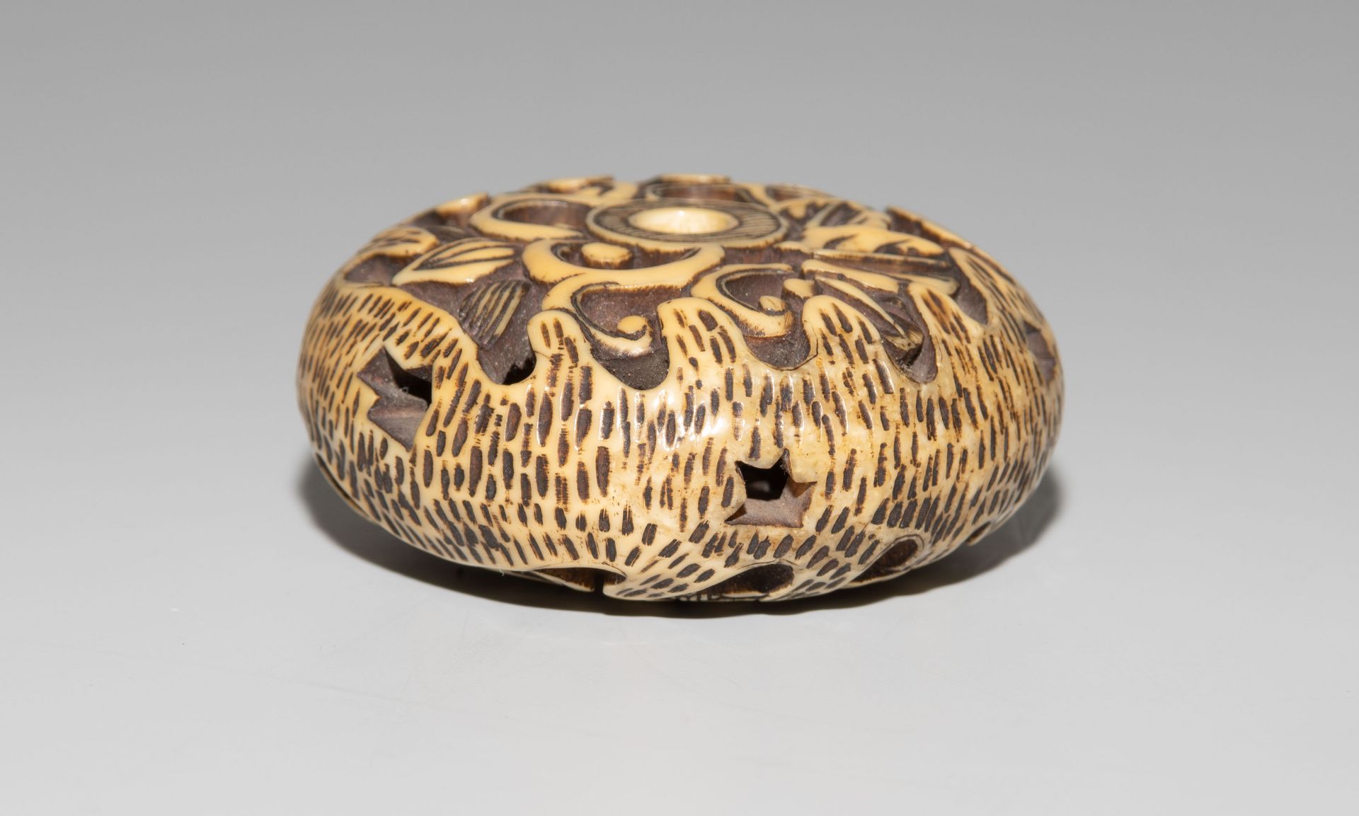 Lot: 2 Manjû-Netsuke - Bild 8 aus 12