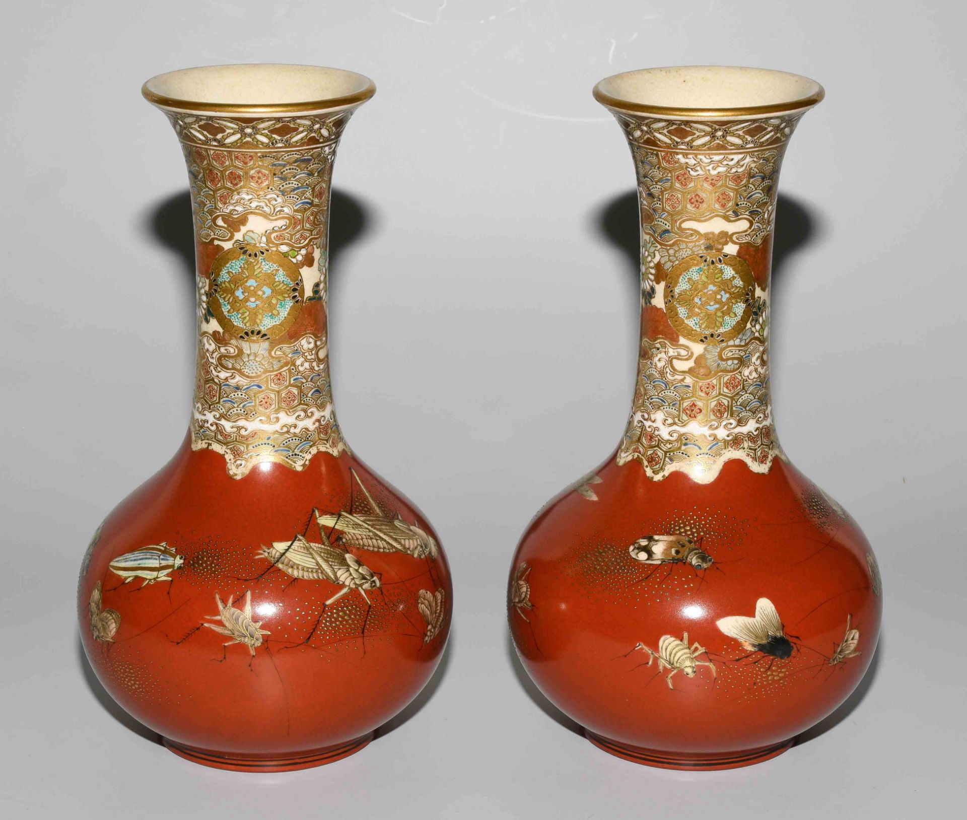 1 Paar Satsuma-Vasen von Taizan Yohei IX (1856– 1922), zugeschrieben. - Bild 4 aus 11