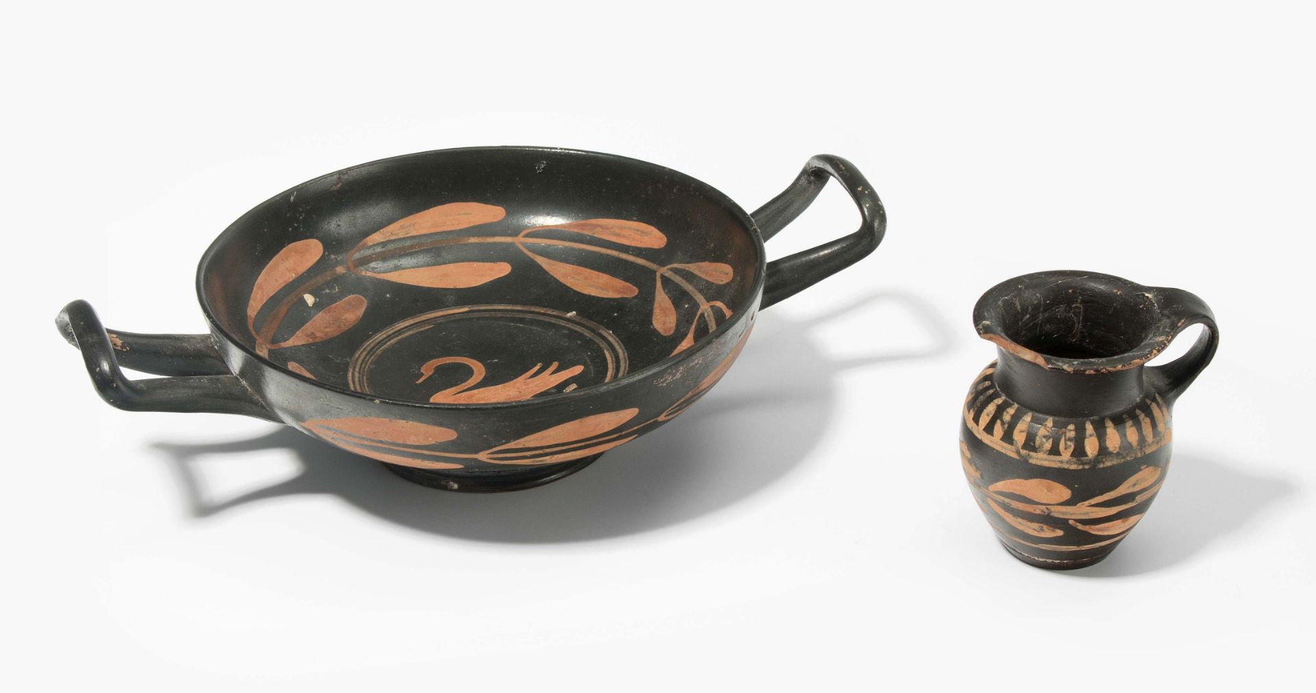 Lot: Apulische Kylix und Miniaturkanne