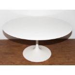 Eero Saarinen, Esstisch "Pedestal"