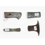 Vier Bronzewerkzeuge / Waffen