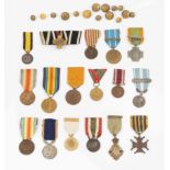 Lot: 17 Medaillen und Verdienstabzeichen, international