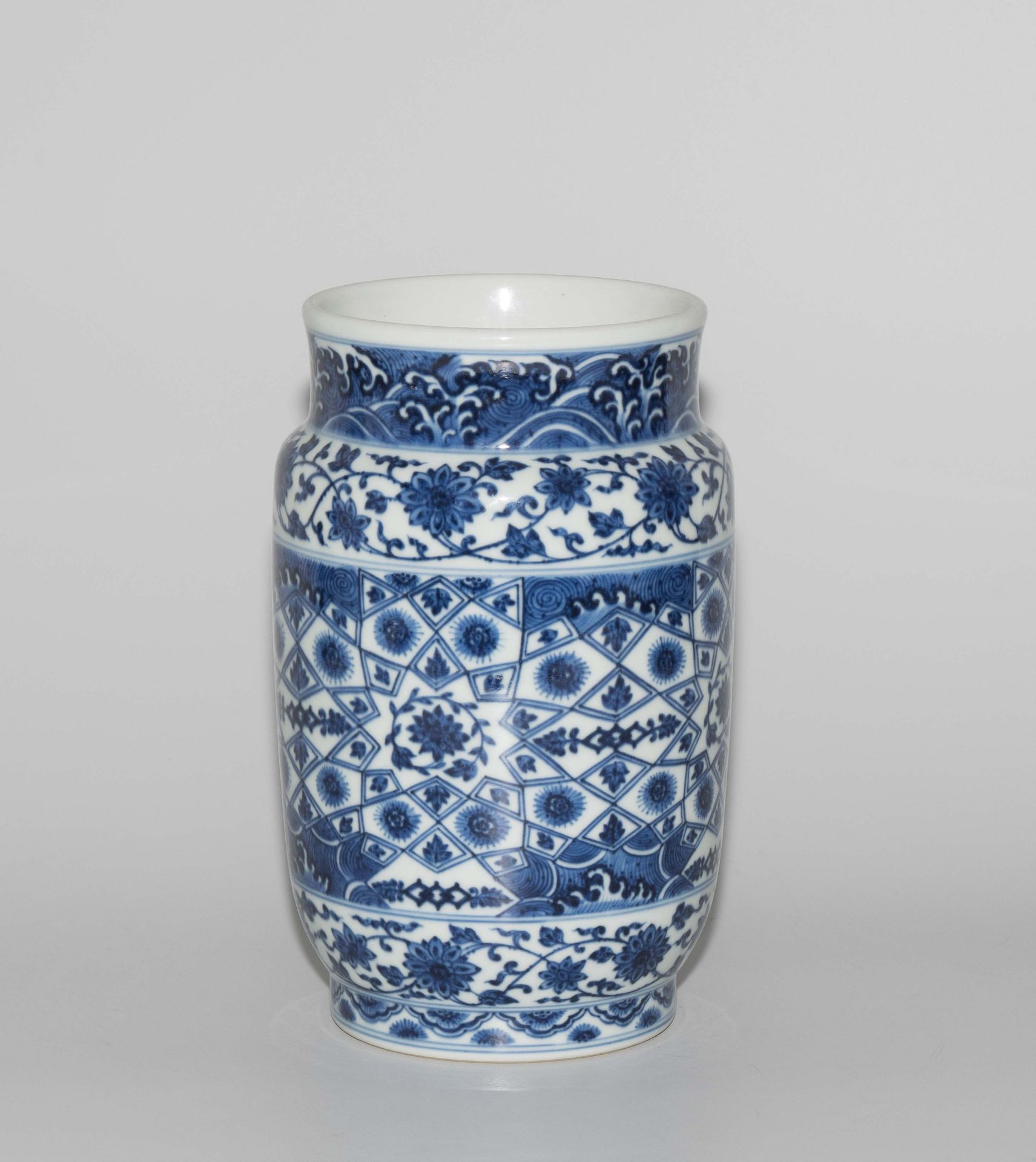 Vase - Image 4 of 7