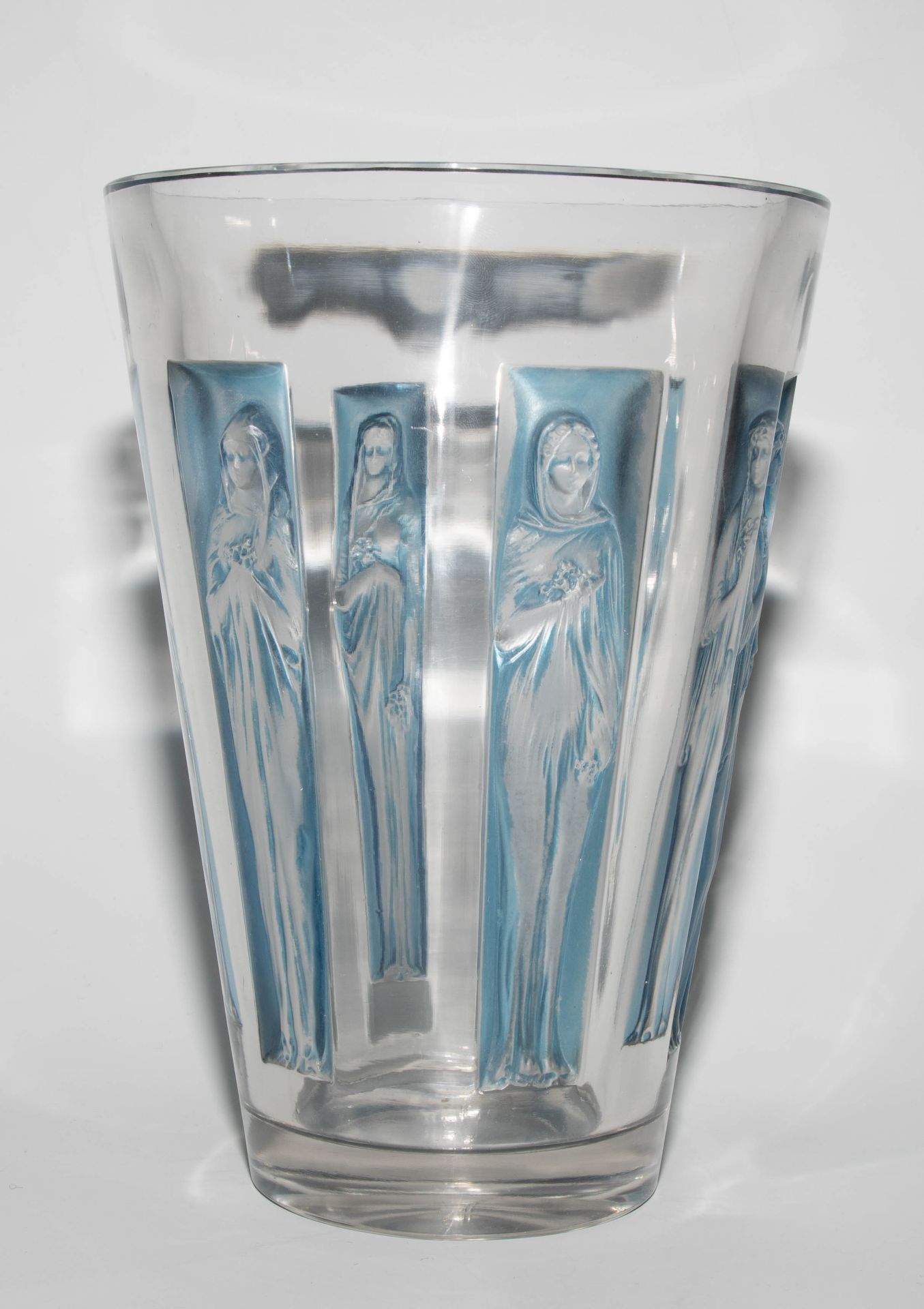 René Lalique, Vase "Gobelet Six Figurines" - Image 2 of 7
