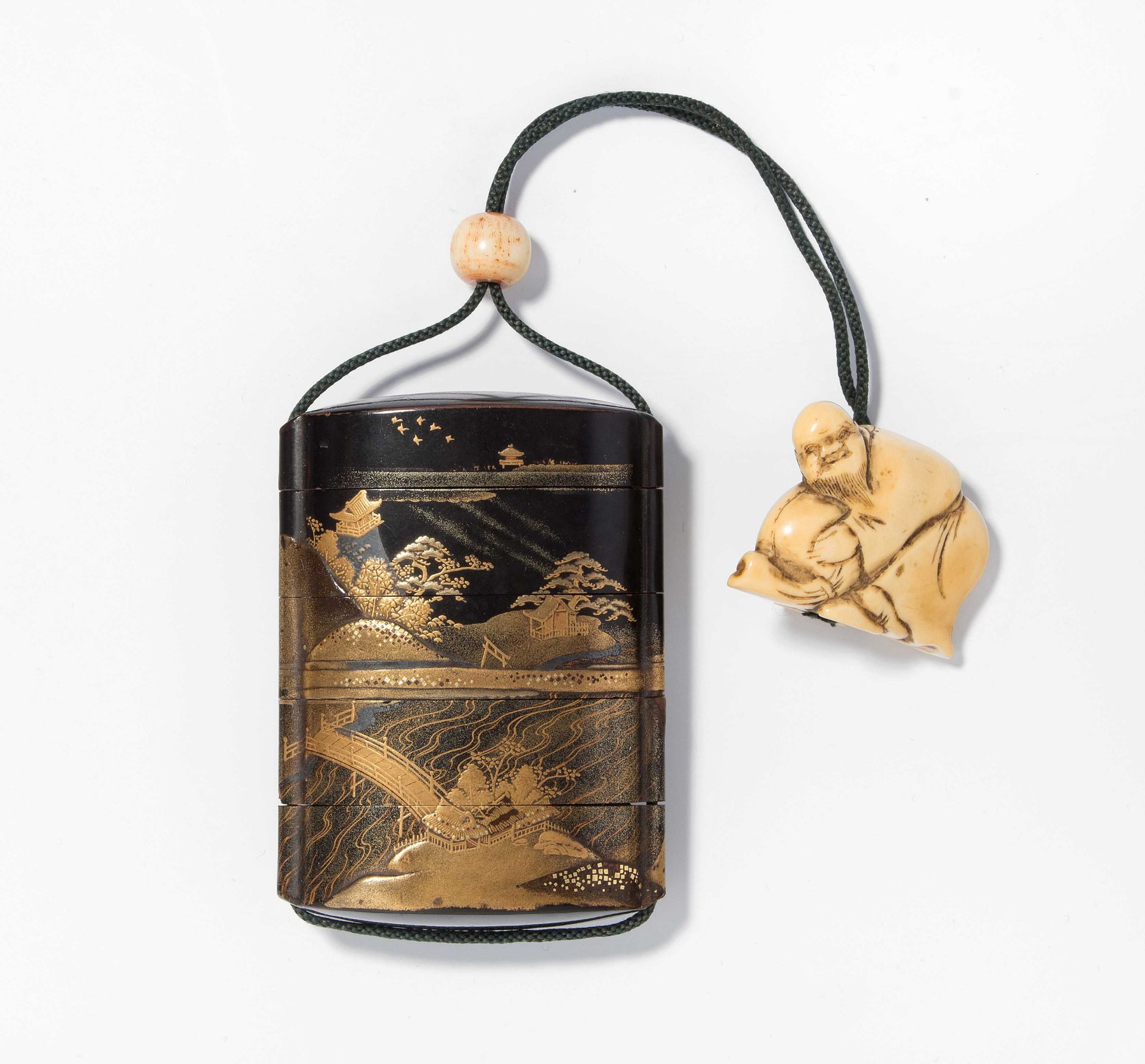 Lack-Inrô mit Netsuke