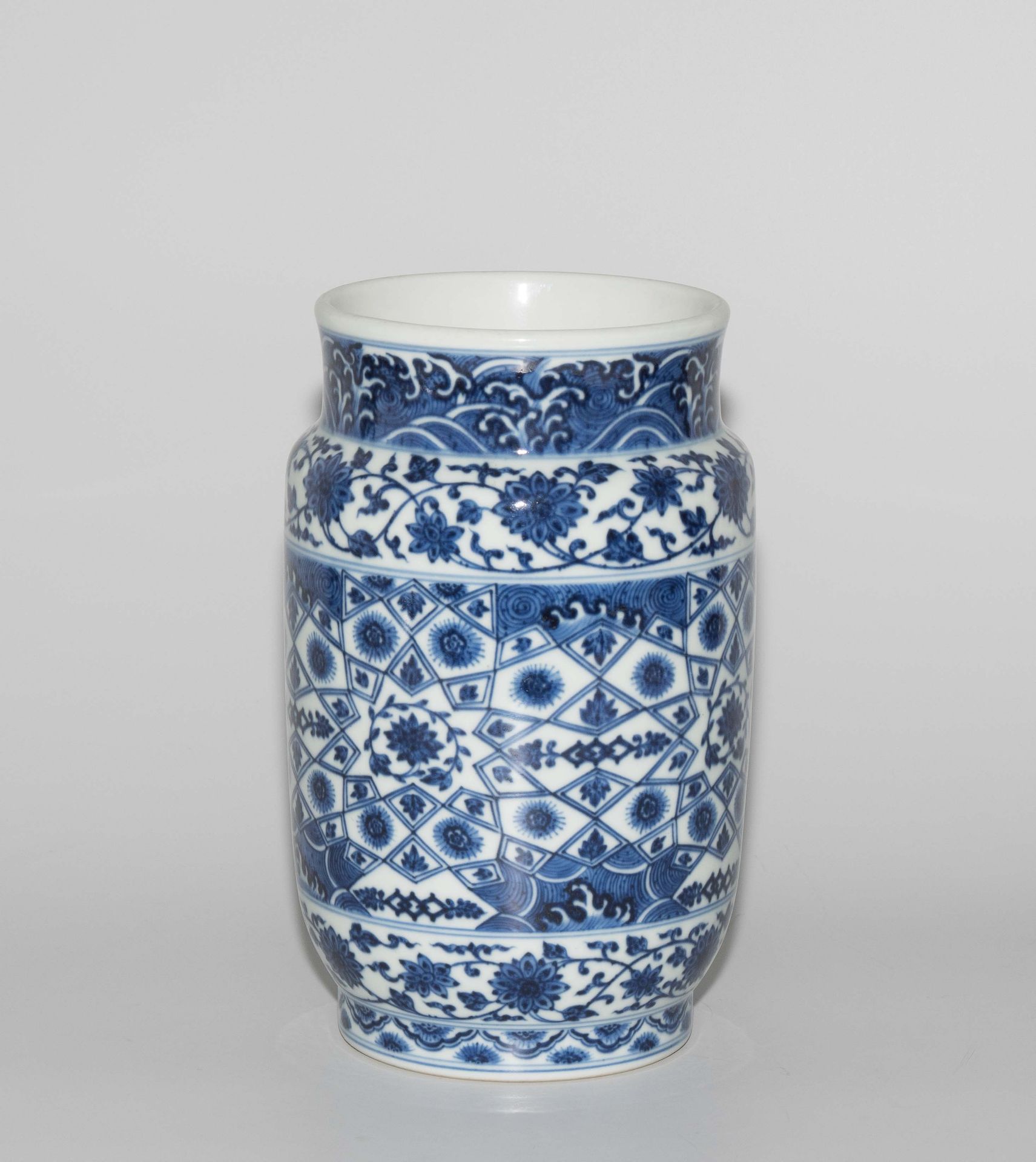 Vase - Image 5 of 7