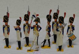 Grenadiere, acht flache Zinnfiguren