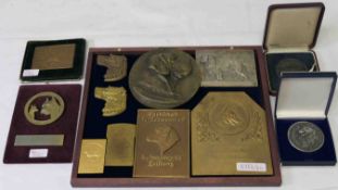 Sammlung von 12 Medaillen und Plaketten