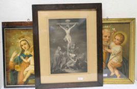 Christus am Kreuz und drei Haussegen