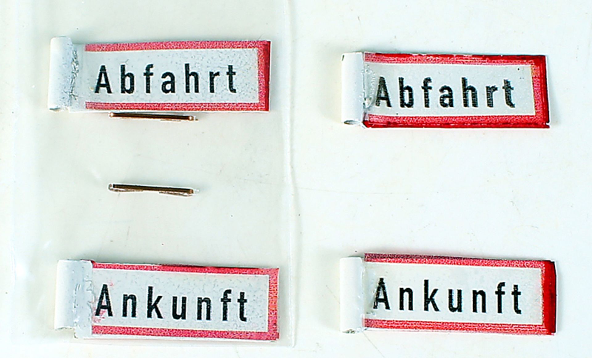 4 Einsteck-Schilder "Ankunft und Abfahrt für Bahnhöfe etc.