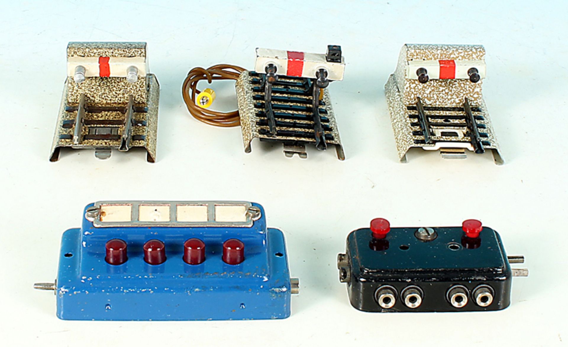 2 MÄRKLIN Schaltpulte und 3 Prellböcke