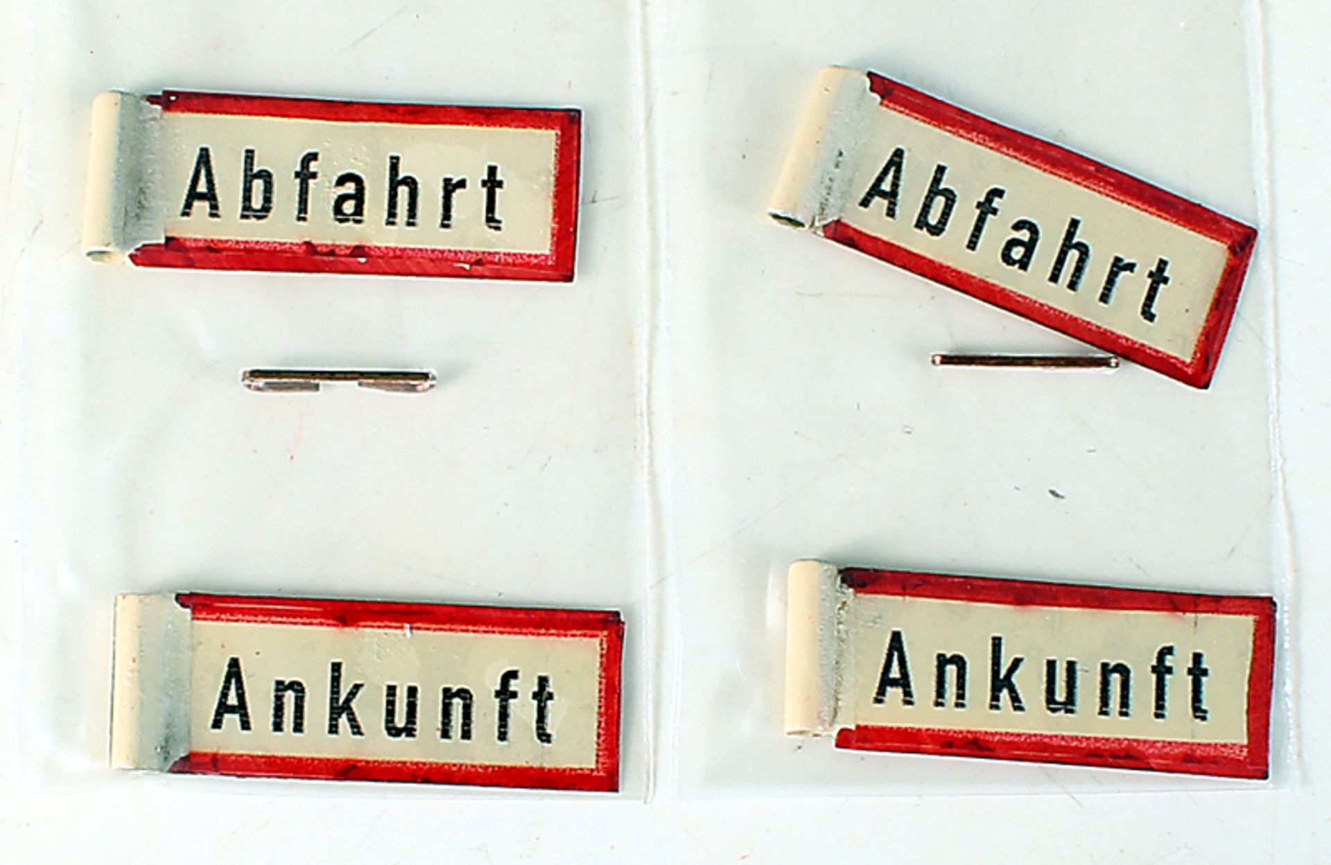 4 Einsteck-Schilder "Ankunft und Abfahrt für Bahnhöfe etc.