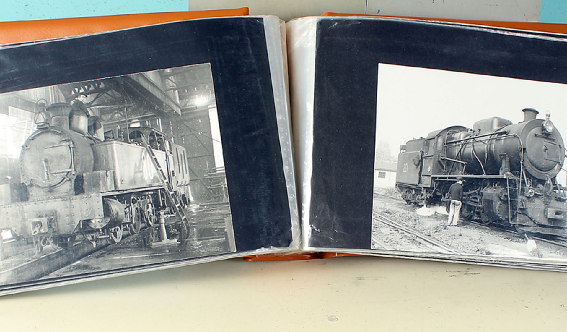 100 schwarz/weiß Fotos (Repros) "Eisenbahnen DB + DR"