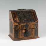 Document case, second half of the 18th century. In wood lined with leather and embossed cordovan.