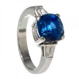 Ring in 18kt white gold with a cushion-cut Sri Lankan natural sapphire weighing 2.336 ct.Claw-set