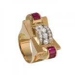 Chevalier ring in 18K yellow gold and calibrated rubies.France 1940's.Measures: 29,1 x 15,6 mm (