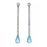 Pair of long earrings in 18kts gold with briolette-cut aquamarine and diamonds.Estimated diamond