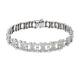 Bracelet made of 18kt white gold. Estimated diamond weight: 0.76 cts.Tongue clasp and eight safety