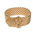 Bracelet in 18K yellow gold and diamonds of 0,3 cts.Model in articulated mesh as a belt with