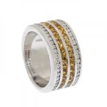 Ring in 18 carat white gold. Frontis with double lane of diamonds, princess cut "fancy yellow" of