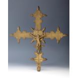 Castilian processional cross. Catholic Monarchs period, ca. 1500.Bronze.Measurements: 13 x 12 cm (
