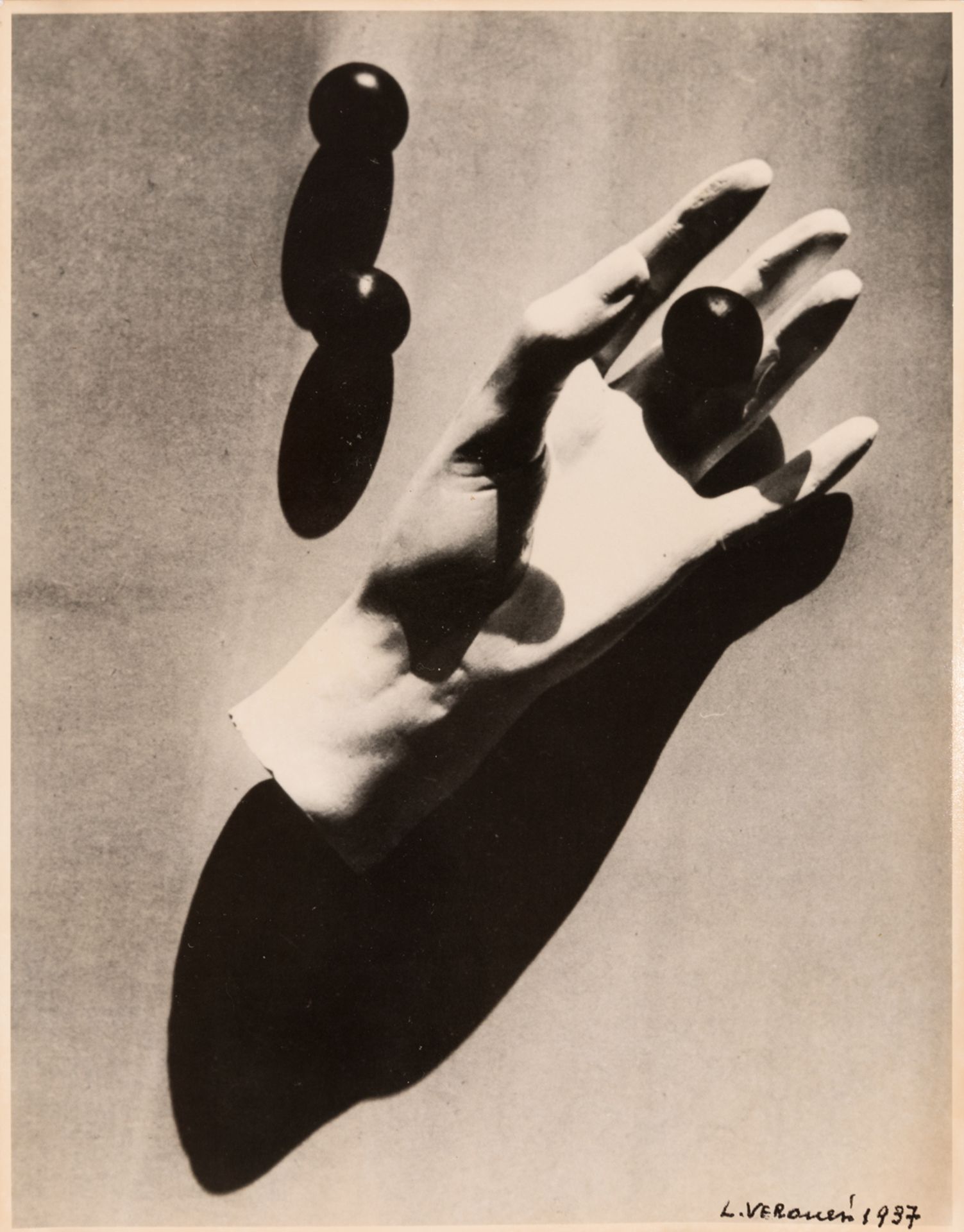 LUIGI VERONESI (Milan, 1908-1998)."Hand", 1937.Photograph.Signed and dated.With stamp of the