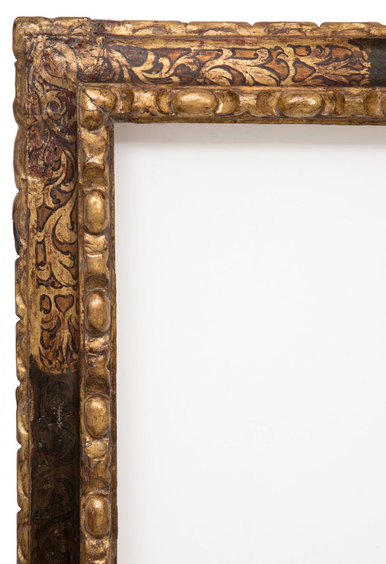 Spanish frame; 18th century.Carved and polychromed wood.It presents faults in the carving and in the - Image 3 of 4