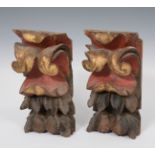 Pair of corbels or sconces. Spain, 17th century.Carved and polychrome wood.Measurements: 30 x 15,5