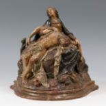 Spanish school of the 16th century."Pietà".Wood carving.Measurements: 24 x 25 x 13,5 cm.This work