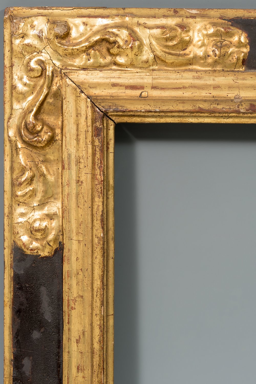 Frame; Spain, early 17th century.Wood.Measurements: 83 x 63 cm (light); 102 x 83 cm (frame). - Image 2 of 5