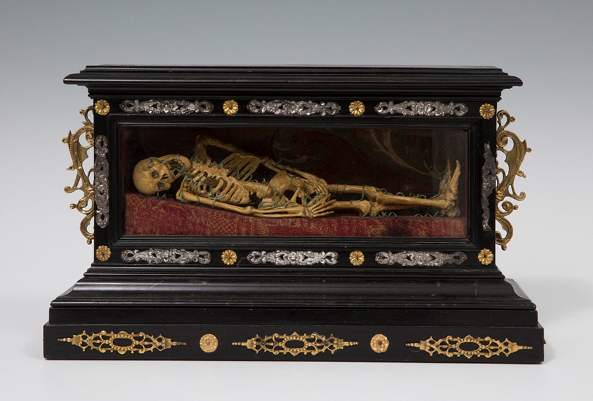 Italian school, 17th century."Vanitas".Carved and polychrome wood. Brass, bronze and silver. - Image 4 of 5