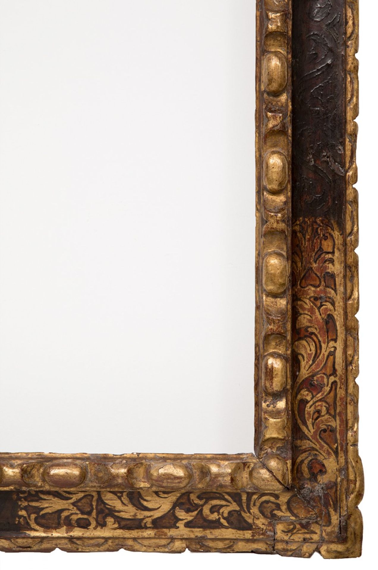 Spanish frame; 18th century.Carved and polychromed wood.It presents faults in the carving and in the - Image 2 of 4