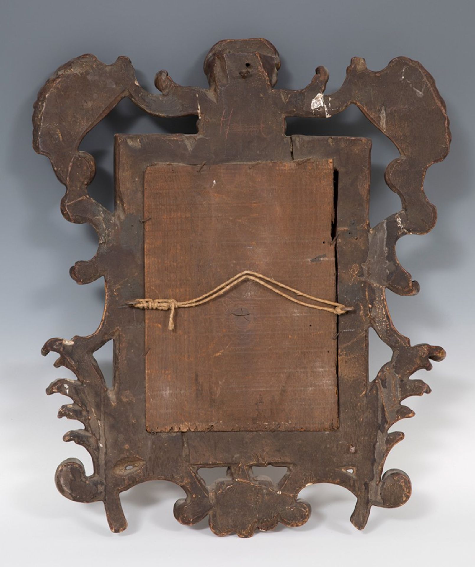 Carlos III cornucopia type mirror. Spain, mid 18th century.Carved and gilded wood.Damaged. - Bild 2 aus 5