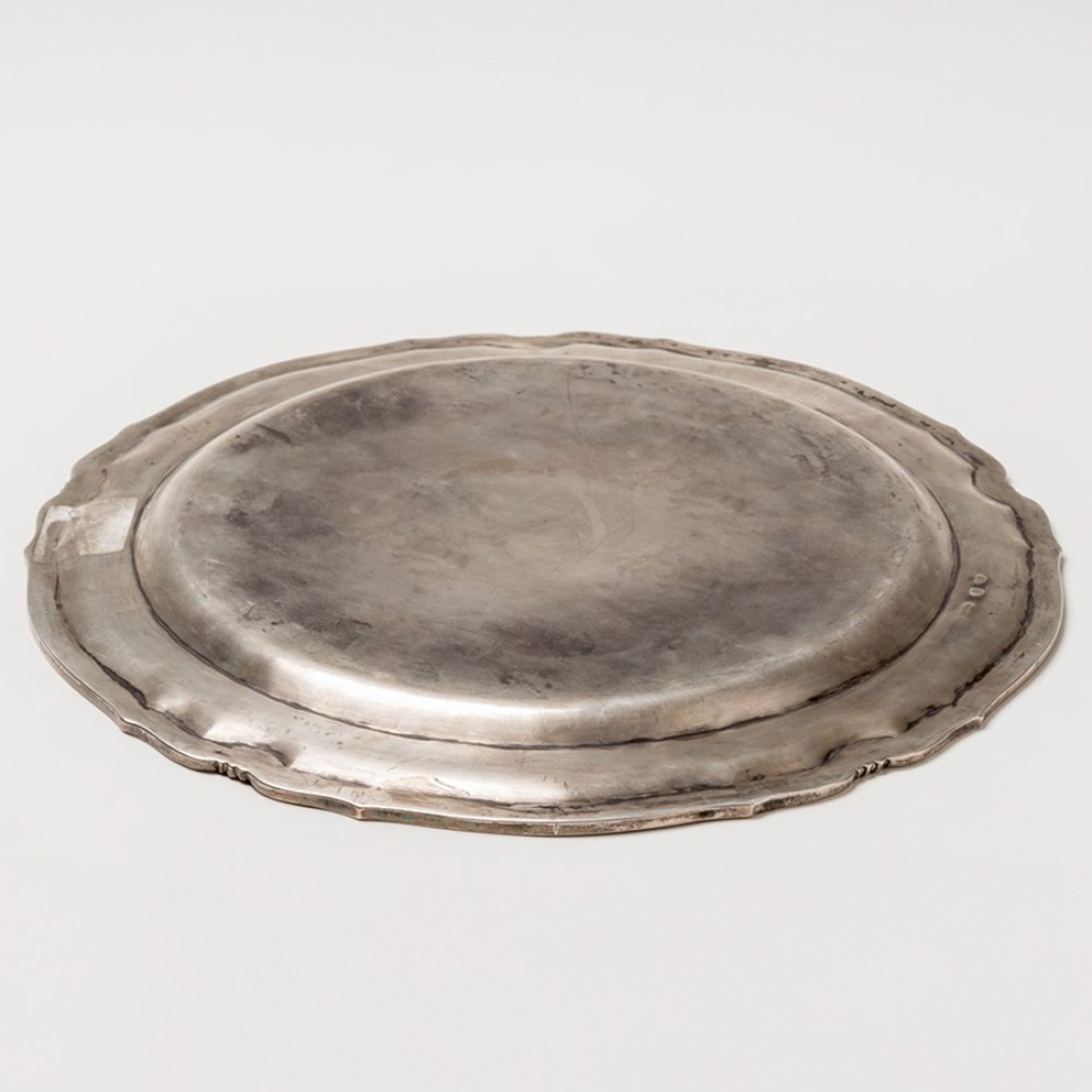 Under plate, trivet, in stamped silver. Mexico. S. XIXWeight: 744.5 g. Measure: 33 cm in diameter. - Bild 3 aus 5