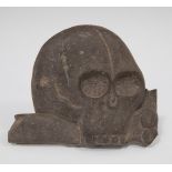 Spanish or American school; 18th century."Skull.Carved slate.Measurements: 16 x 20 x 3 cm.Slate