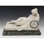 Table clock. France, late 19th century.Marble.Measurements: 40 x 58 x 30 cm (with stand).Table clock