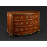 French Regency style chest of drawers, early 20th century.Walnut wood, marquetry and bronze.